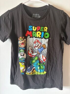 Super Mario Black Short-Sleeve Graphic Tee